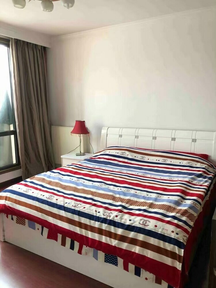 Subway Family Apartment For 8 Persons