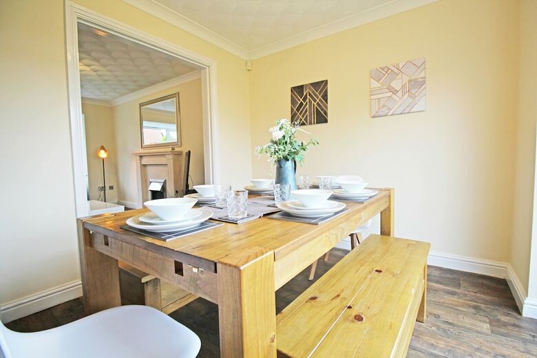 3 Bedroom Holiday Home With River Views