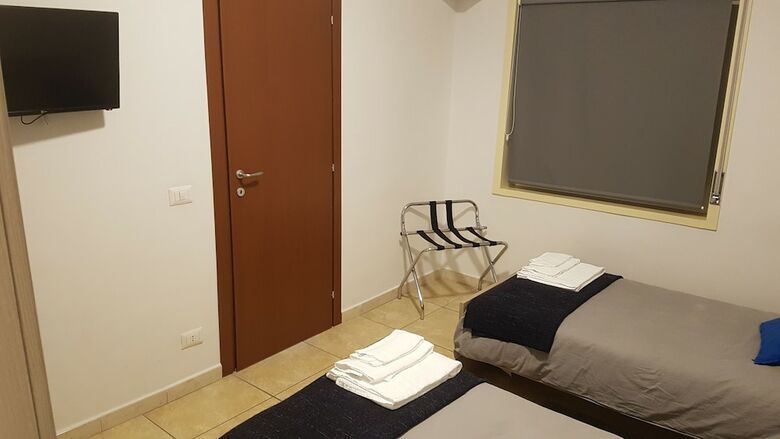 Hotel Etna Parking