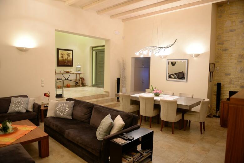 Apartamentos Patras Villa Elia