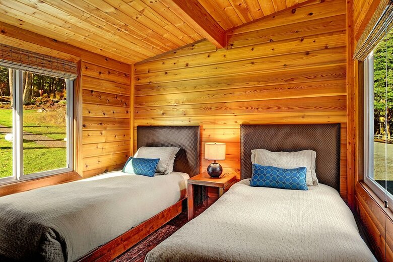 Hotel Snug Harbor Resort