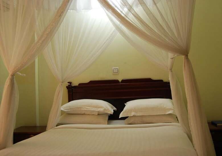 Mc-ellys Hotel