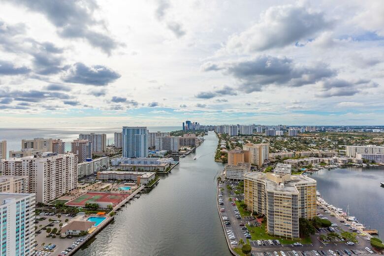 Private Ocean Luxury Condos At Beachwalk