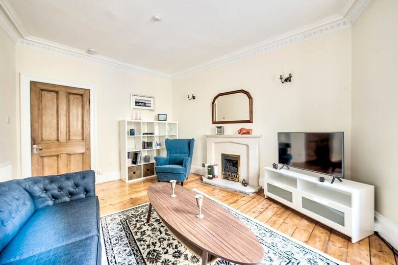 Bright And Airy City Centre Apartment