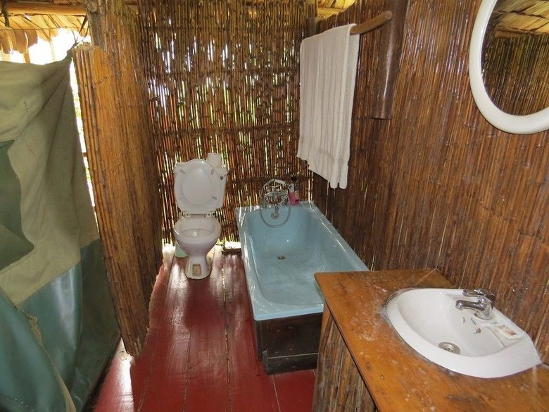 Posada Lake Kitandara Camp