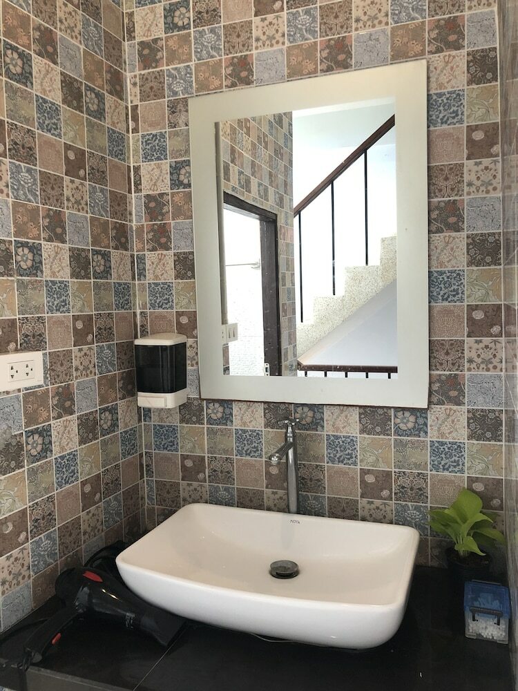 Hostal Oyo 692 Nakara Ayutthaya