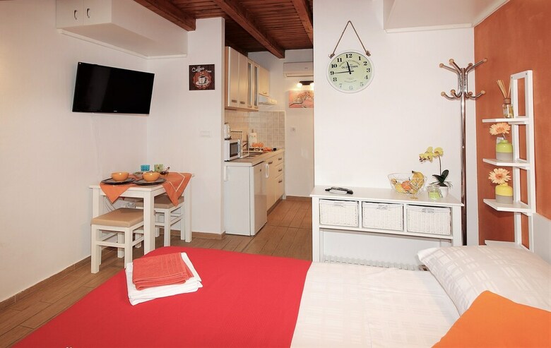 Apartamentos Melek Accommodations