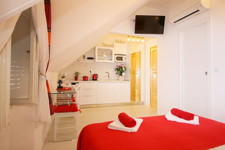 Apartamentos Melek Accommodations