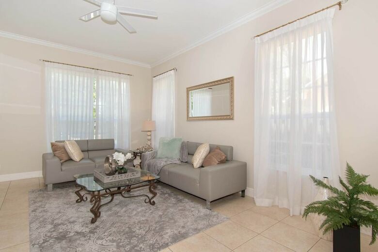 Gorgeous 5 Bedroom Home W/heated Pool Canal Front