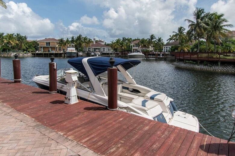 Gorgeous 5 Bedroom Home W/heated Pool Canal Front