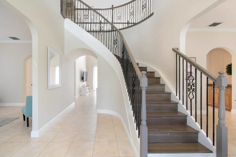 Gorgeous 5 Bedroom Home W/heated Pool Canal Front