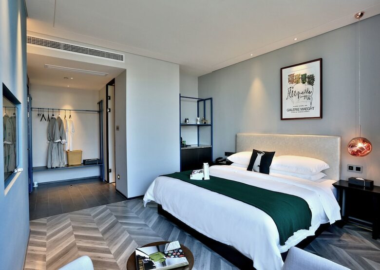 Hangzhou Vline Hotel
