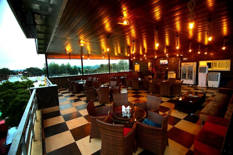 Hotel Gharonda