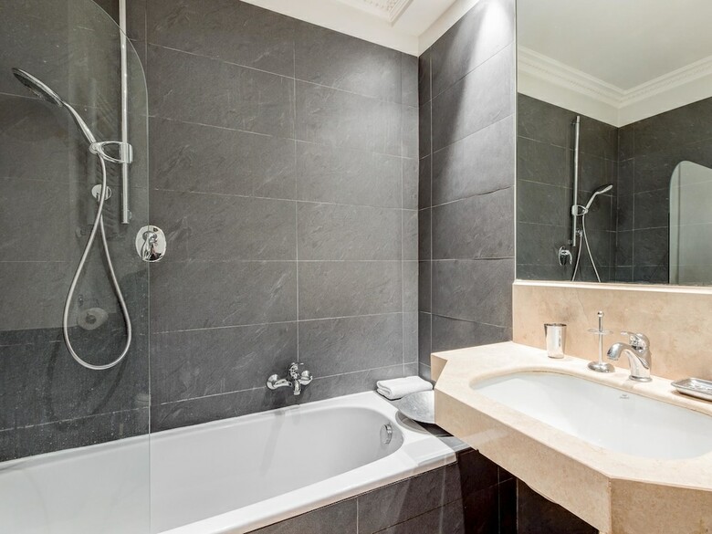 Rsh Augustus Luxury Apartment