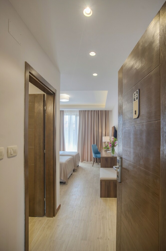 Hotel Twelve