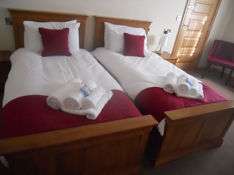 Hotel Riverside Caravan & Camping Park