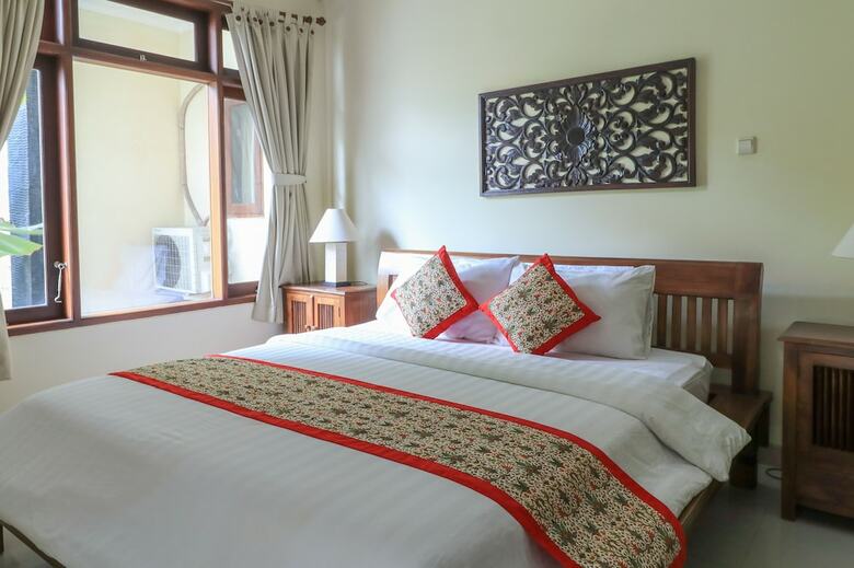 Hotel Surfaris Inn On Poppies 2