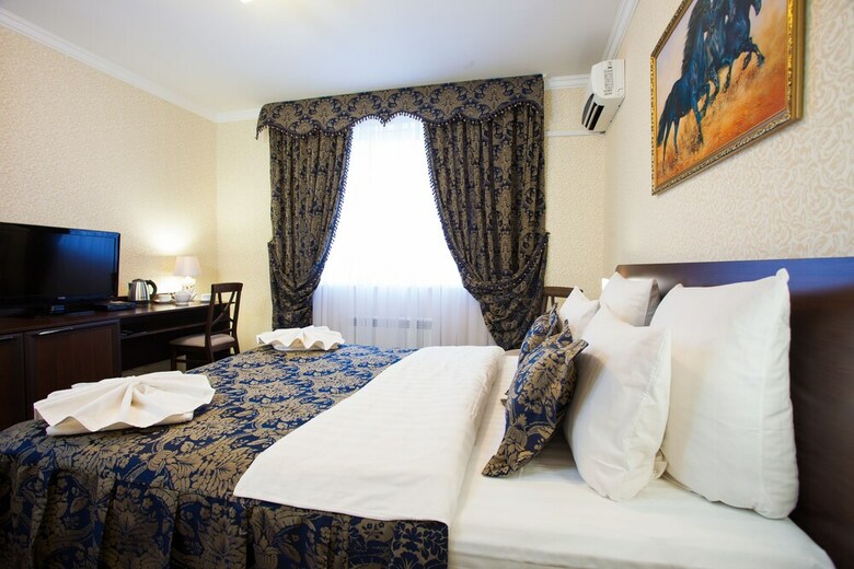 Grand Leonardo Hotel