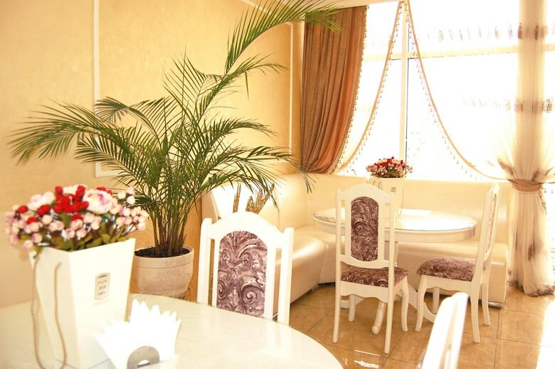 Grand Leonardo Hotel