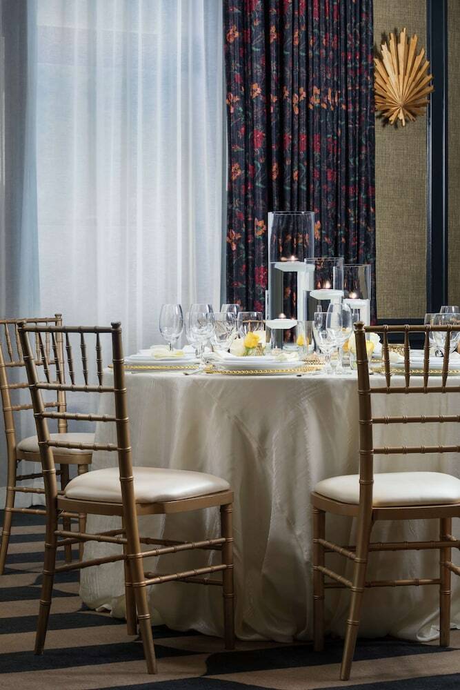 The Candler Hotel Atlanta, Curio Collection By Hilton
