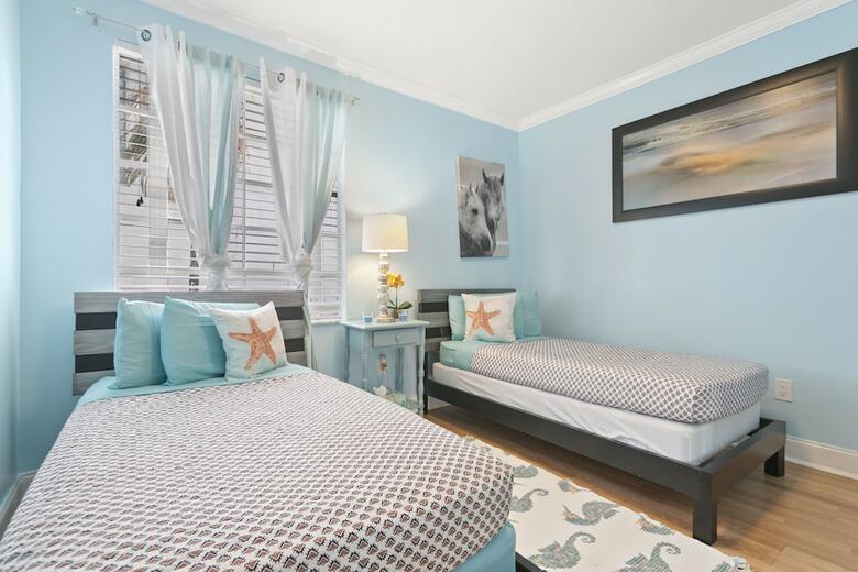 2 Bedroom Deluxe Apt On Collins Ave