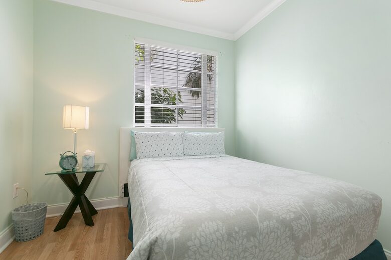 2 Bedroom Deluxe Apt On Collins Ave