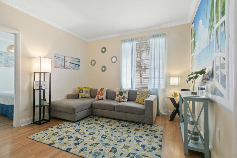 2 Bedroom Deluxe Apt On Collins Ave