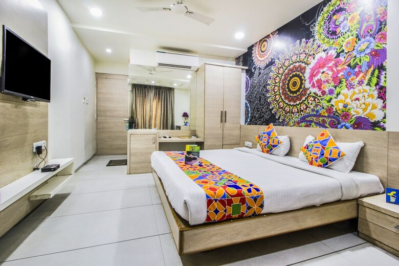 Fabhotel Siya Palace