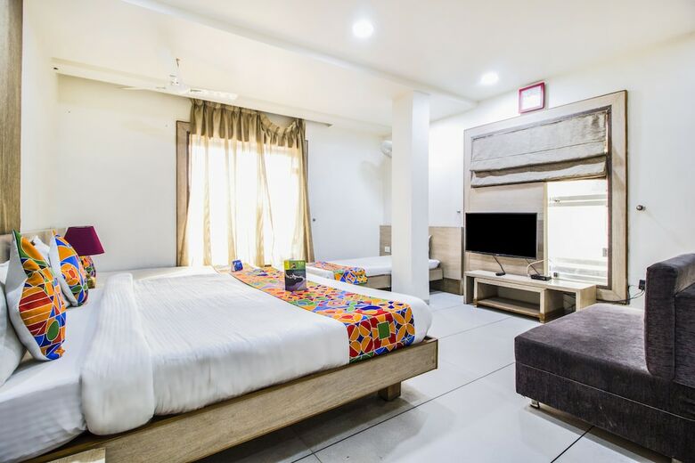 Fabhotel Siya Palace