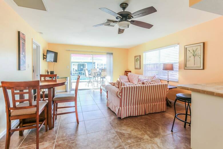 Seatuit Condominiums With Boat Slip