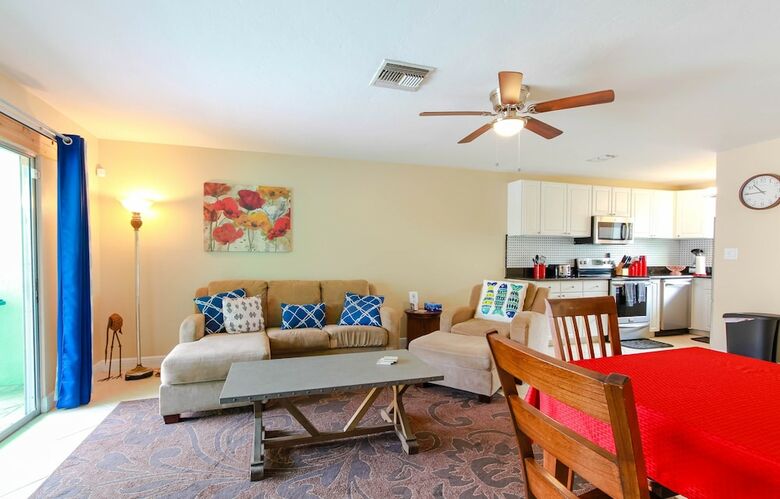 Seatuit Condominiums With Boat Slip