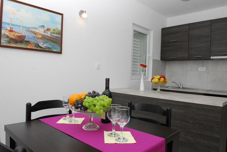 Hera Apartments