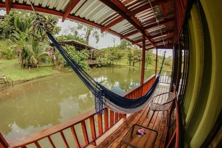 Caba�as Del Lago