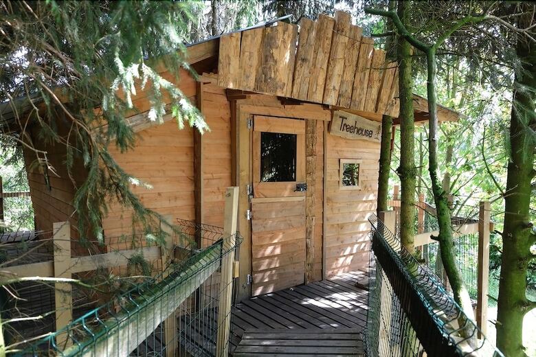 Cabane Dans Les Arbres - Tree House