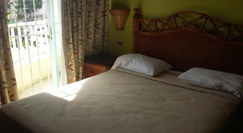 Aparthotel Lirio Cala