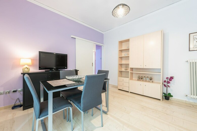 Central & Cozy Apartment With Balcony