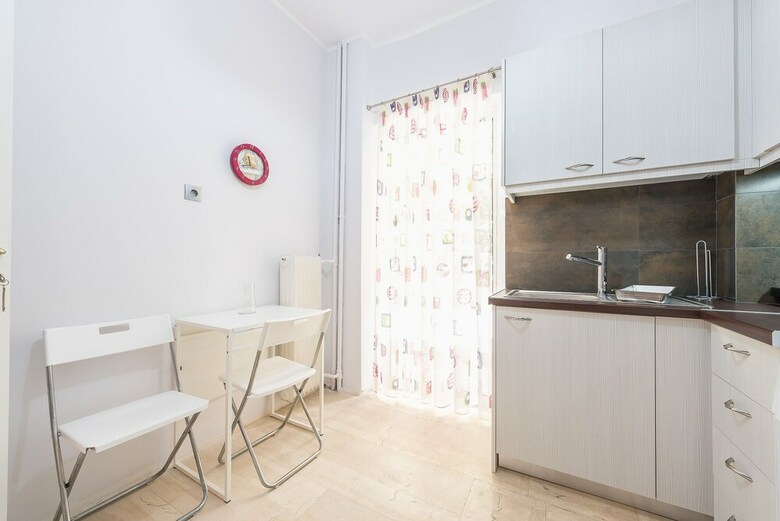 Central & Cozy Apartment With Balcony