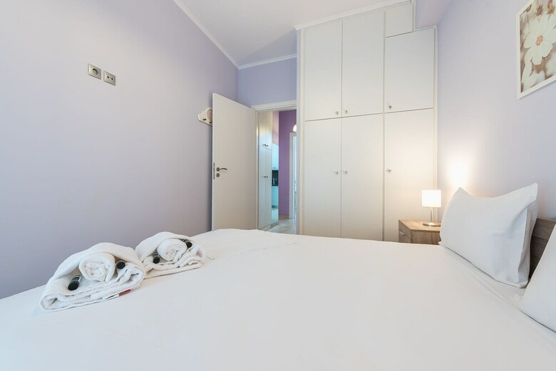 Central & Cozy Apartment With Balcony