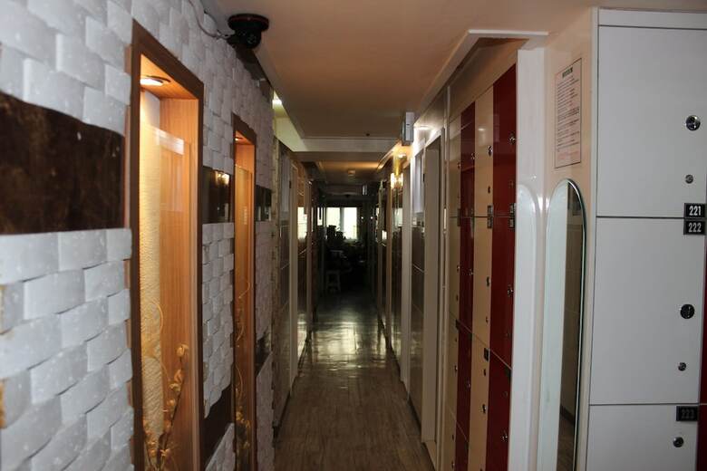 Hotel Living Castle Single Room