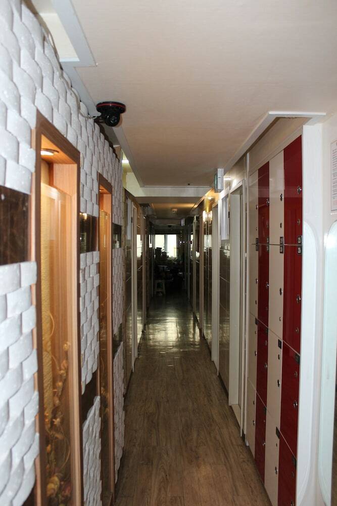 Hotel Living Castle Single Room