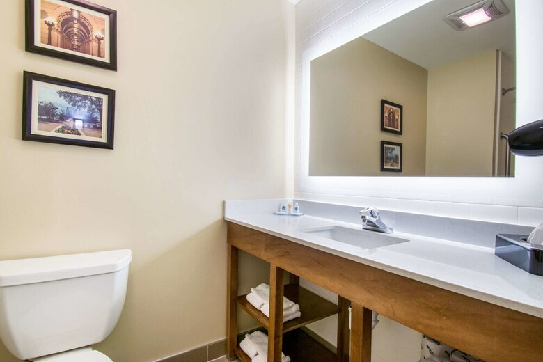 Hotel Comfort Inn & Suites Harrisburg - Hershey West