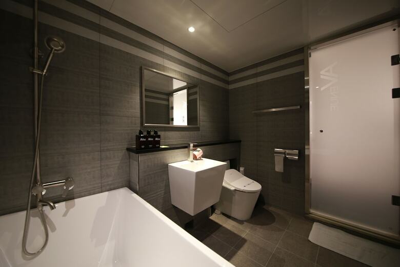 Avenue Hotel