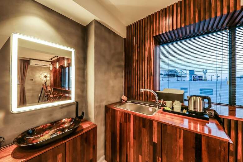 Avenue Hotel