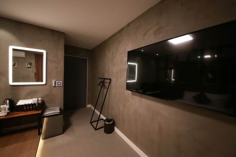 Avenue Hotel