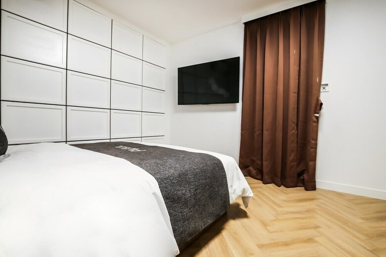 Avenue Hotel