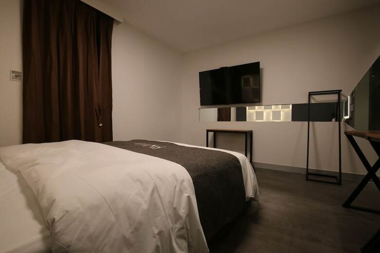 Avenue Hotel