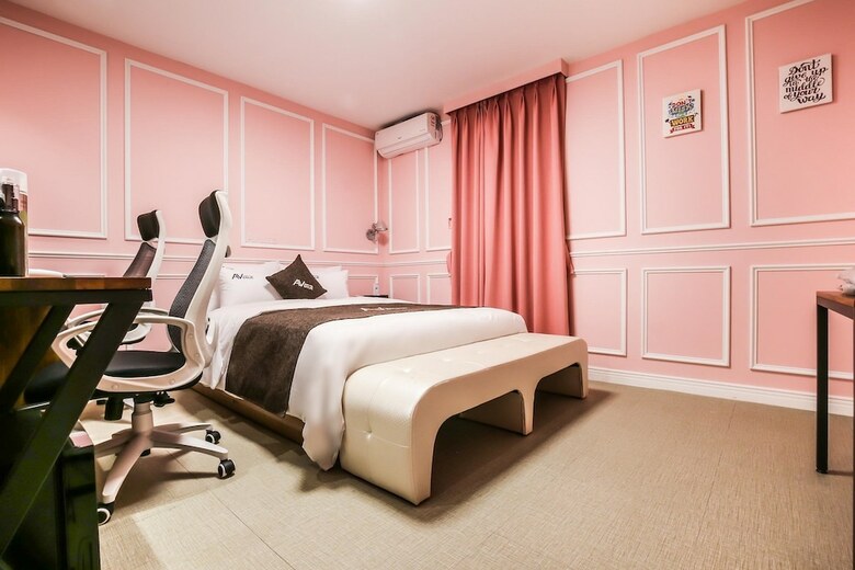 Avenue Hotel