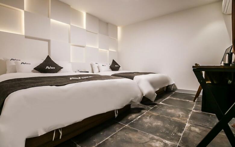 Avenue Hotel