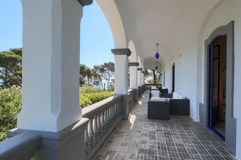 Apartamentos Ava Senia