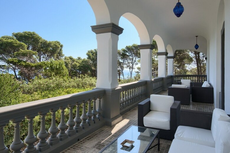 Apartamentos Ava Senia